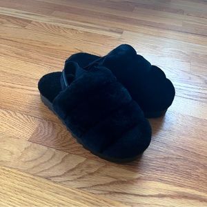 Ugg Super Fluff Slippers Size 8 in Black